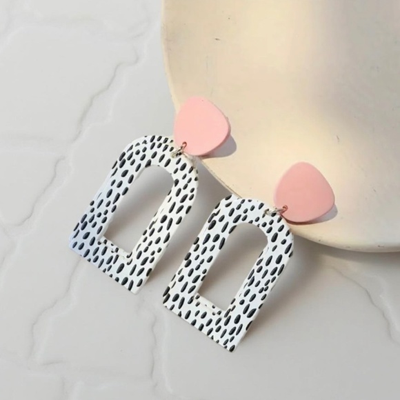 Polka Dot & Pink Fashion Jewelry Dangle Earrings - Picture 1 of 3